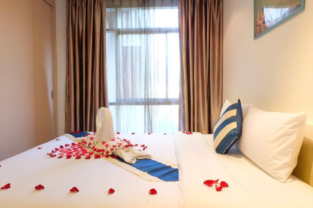 Art Patong Residence Phuket Exteriör bild